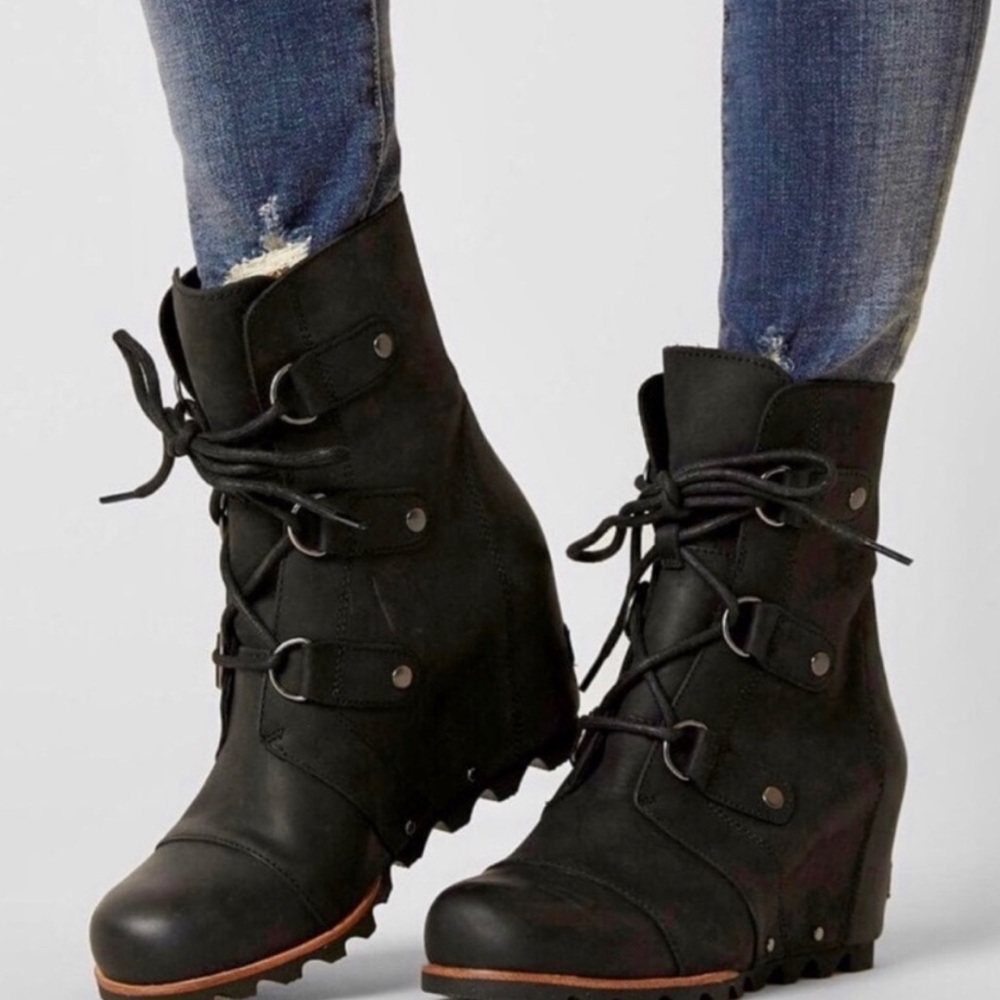 Sorel Joan wedge waterproof booties black size 8